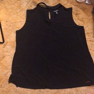 Sleeveless black nine west chicken top